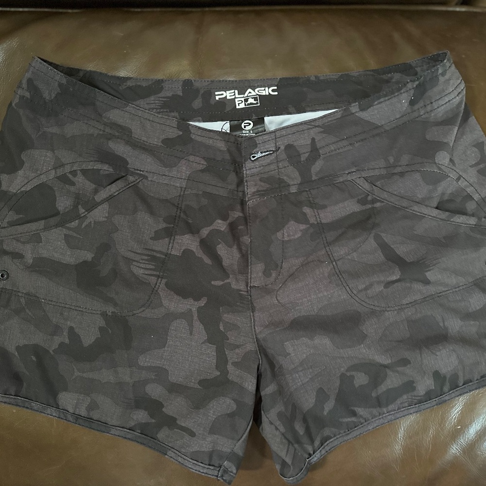 Women’s Pelagic shirt size 6